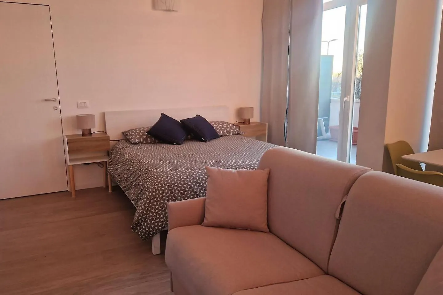 Cozy Flat For Vacation& Business In Famagosta Area Apartment Milan