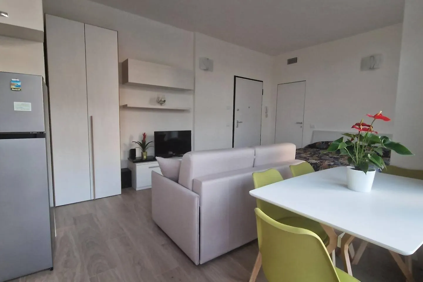 Cozy Flat For Vacation& Business In Famagosta Area Apartment Milan